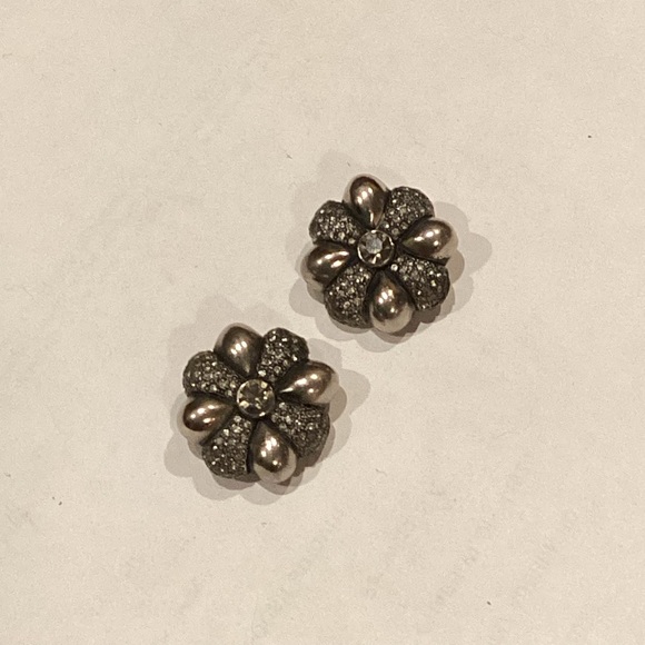 VINTAGE LINDA LEVINSON NY  SILVERTONE SMOKEY RHINESTONE, CLIP SIGNED EARRINGS - Picture 5 of 8